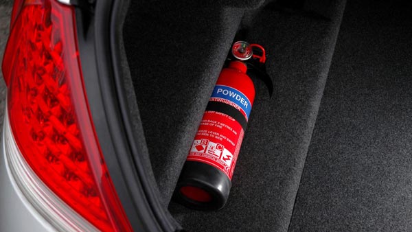 ಇಲಿಗಳಿಂದ ಕಾರನ್ನು ರಕ್ಷಿಸಿಕೊಳ್ಳಲು ವಿಚಿತ್ರ ಆಲೋಚನೆ: ನೋಡಲು ತಮಾಷೆಯಾಗಿದ್ರು ಪರಿಣಾಮಕಾರಿ ಉಪಾಯ 