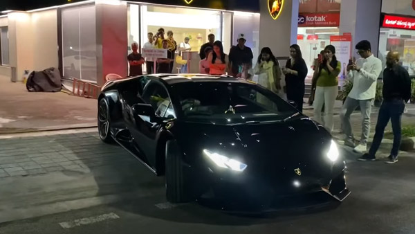 ನಿನ್ನ ಬೆಲೆ ಬಹುಕೋಟಿ ಇರಲಿ ಬೆಂಗಳೂರಿಗೆ ಬಂದ್ಮೇಲೆ ಪೂಜೆ ಕಡ್ಡಾಯ: ಲ್ಯಾಂಬೊರ್ಘಿನಿಗೆ ಸಾಂಪ್ರದಾಯಿಕ ಸ್ವಾಗತ