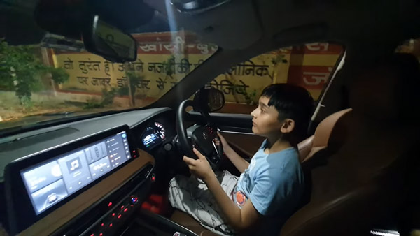 ಅಪ್ರಾಪ್ತ ಮಗನ ಪಕ್ಕದಲ್ಲೇ ಕುಳಿತು ಕಾರು ಓಡಿಸುತ್ತಿದ್ದರೇ ವಿಡಿಯೋ ಮಾಡಿ ಹಂಚಿಕೊಂಡ ತಂದೆ: ಇದು ಸರಿಯೇ?