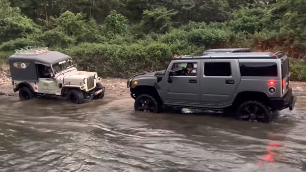 ವಿದೇಶಿ ಕಾರಿಗೆ ಸ್ವದೇಶಿ ಕಾರು ಟಕ್ಕರ್: ನದಿಯಲ್ಲಿ ಸಿಲುಕಿದ್ದ ಹಮ್ಮರ್ ಕಾರನ್ನು ಎಳೆತಂದ ಮೇಜರ್ 