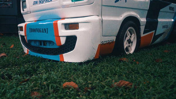 ಖಡಕ್ ಲುಕ್‌ನಲ್ಲಿ ಡ್ರಿಫ್ಟ್ ಟ್ರಕ್ ಆಗಿ ಮಾಡಿಫೈಗೊಂಡಿರುವ ಈ 2000 ಮಾಡಲ್ ಯಾವುದು ಗೊತ್ತಾ?