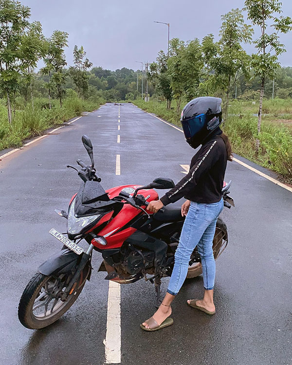 ಬೈಕ್‌ನಲ್ಲಿ ದೇಶ ಸುತ್ತಿದ್ದಾಯ್ತು ಈಗ ರಾಜ್ಯ ಸುತ್ತಲು ಹೊರಟ ಯುವತಿ: ಈಕೆಯ ಧ್ಯೇಯ ಹಲವರಿಗೆ ಆದರ್ಶ