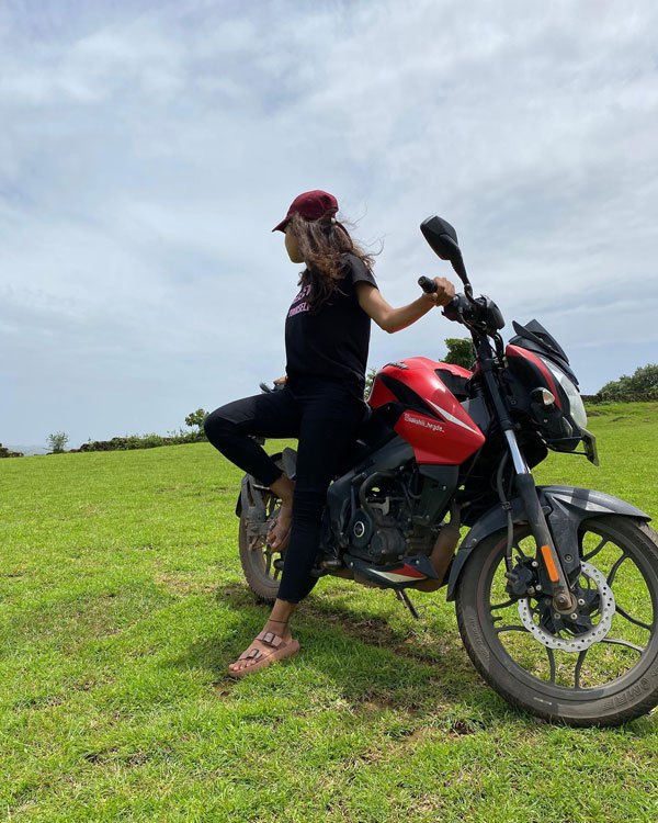 ಬೈಕ್‌ನಲ್ಲಿ ದೇಶ ಸುತ್ತಿದ್ದಾಯ್ತು ಈಗ ರಾಜ್ಯ ಸುತ್ತಲು ಹೊರಟ ಯುವತಿ: ಈಕೆಯ ಧ್ಯೇಯ ಹಲವರಿಗೆ ಆದರ್ಶ