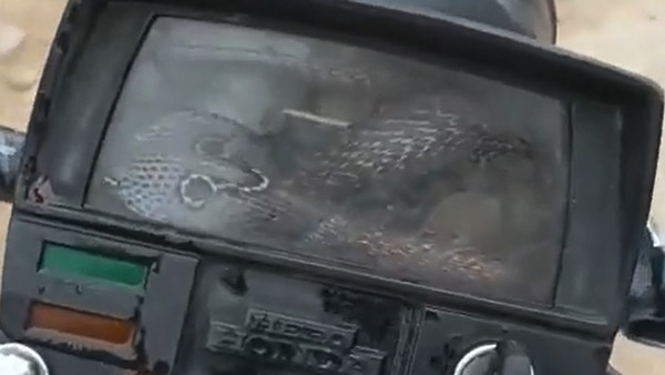 ಮಳೆಗಾಲದಲ್ಲಿ ಎಚ್ಚರವಿರಲಿ: ಹುತ್ತವನ್ನು ಬಿಟ್ಟು ಬೈಕ್ ಸ್ಪೀಡೋಮೀಟರ್ ಸೇರಿದ ನಾಗರ ಹಾವು 