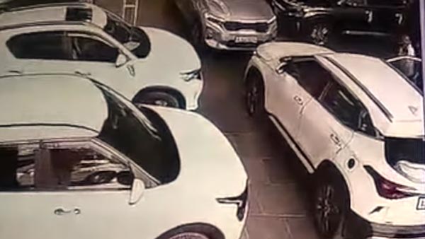 ಪದೆ ಪದೇ ಎಂಜಿನ್ ಸಮಸ್ಯೆ, ಪ್ರತಿಕ್ರಿಯಿಸದ ಸಿಬ್ಬಂದಿ: ಶೋ ರೂಮ್‌ನಲ್ಲೇ ಕಿಯಾ ಕಾರಿಗೆ ಬೆಂಕಿಯಿಟ್ಟ ಮಾಲೀಕ 