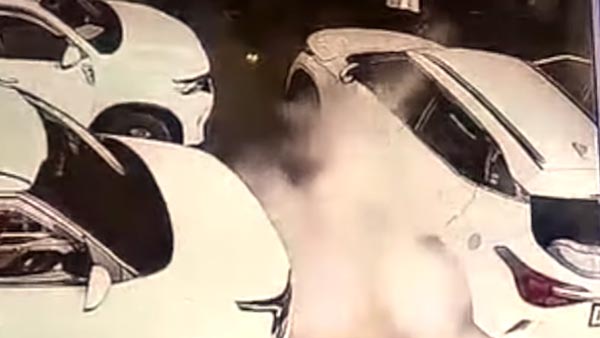 ಪದೆ ಪದೇ ಎಂಜಿನ್ ಸಮಸ್ಯೆ, ಪ್ರತಿಕ್ರಿಯಿಸದ ಸಿಬ್ಬಂದಿ: ಶೋ ರೂಮ್‌ನಲ್ಲೇ ಕಿಯಾ ಕಾರಿಗೆ ಬೆಂಕಿಯಿಟ್ಟ ಮಾಲೀಕ 