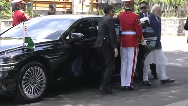 ಐಷಾರಾಮಿ ಎಲೆಕ್ಟ್ರಿಕ್ ಕಾರಿನಲ್ಲಿ ಎಂಟ್ರಿ ಕೊಟ್ಟು ಜಿ20 ಅಧ್ಯಕ್ಷ ಸ್ಥಾನವನ್ನು ಸ್ವೀಕರಿಸಿದ ಪ್ರಧಾನಿ ಮೋದಿ 