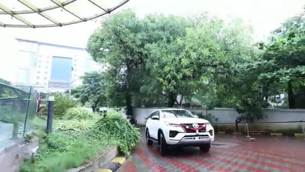 ನಿರ್ದೇಶಕನ ಶ್ರಮ ಮೊದಲೇ ಗುರ್ತಿಸಿದ್ದ ನಿರ್ಮಾಪಕ...ಸಿನಿಮಾ ಹಿಟ್ ಆಗಿದ್ದೇ ತಡ ಕಾರ್ ಗಿಫ್ಟ್ ನೀಡಿ ಅಭಿನಂದನೆ