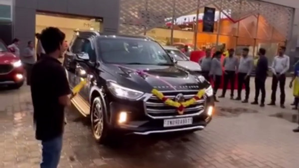 ಸುಂದರ ಪತ್ನಿಗೆ ಅದ್ಬುತ ಕಾರನ್ನು ಉಡುಗೊರೆಯಾಗಿ ನೀಡಿ ಮತ್ತೊಮ್ಮೆ ವೈರಲ್ ಆದ ನಿರ್ಮಾಪಕ 