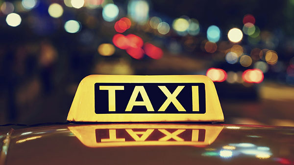 ಕ್ಯಾಬ್‌ನಲ್ಲಿ ಜನಿಸಿದ ಮಗು: ಕಾರು ಗಲೀಜಾಗಿದೆಯೆಂದು ತಾಯಿಗೆ 3 ಪಟ್ಟು ಹೆಚ್ಚಿನ ಶುಲ್ಕ ವಿಧಿಸಿದ ಟ್ಯಾಕ್ಸಿ ಕಂಪನಿ 