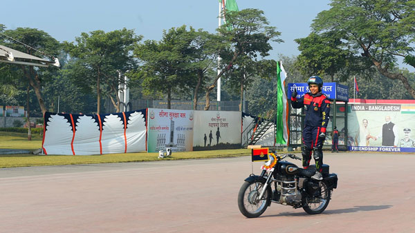 ರಾಯಲ್ ಎನ್‌ಫೀಲ್ಡ್ ಬೈಕ್ ಬಳಸಿಕೊಂಡು ವಿಶ್ವ ದಾಖಲೆ ಮಾಡಿದ ಯೋಧರು
