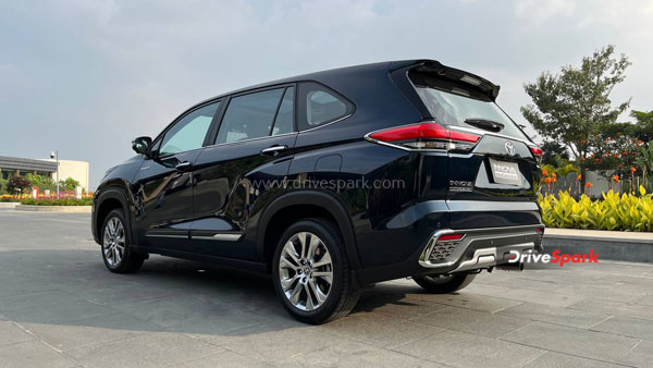 ಟೊಯೊಟಾ ಇನೋವಾ ಹೈಕ್ರಾಸ್ ಕಾರಿನ ರಿವ್ಯೂ