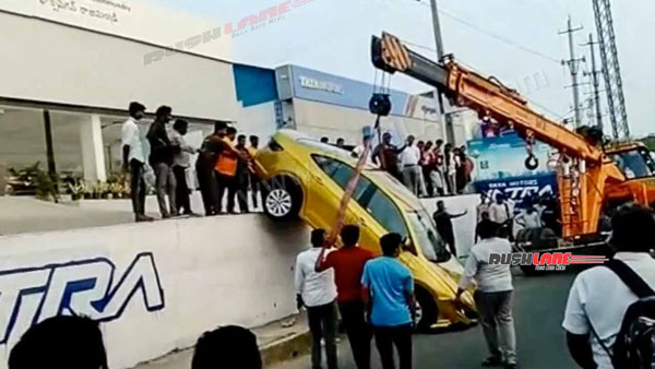 ಹೊಸ ಕಾರು ಡೆಲಿವರಿ ಪಡೆದ ಖುಷಿ 5 ನಿಮಷವು ಇರಲಿಲ್ಲ... ಶೋರೂಂ ಮುಂದೆಯೇ ಅವಘಡ