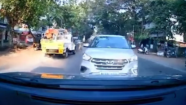 ಟಾಟಾ-ಹ್ಯುಂಡೈ ಕಾರುಗಳ ಮುಖಾ-ಮುಖಿ ಡಿಕ್ಕಿ ಕ್ಯಾಮರಾದಲ್ಲಿ ಸೆರೆ... ಹಾನಿಯಾಗಿದ್ದು ಯಾರಿಗೆ?