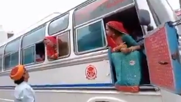 ಬೇರೆ ಸೀಟ್​ನಲ್ಲಿ ಕೂತು ಬಸ್​ ಓಡಿಸು ಎಂದ ಮಹಿಳೆ