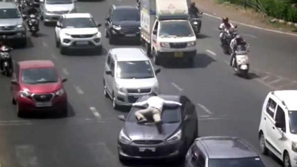 Car driver dragged the police man on the bonnet for 10 km