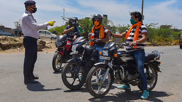 ಟ್ರಾಫಿಕ್ ಪೊಲೀಸರು ವಾಹನದ ಫೋಟೋ ತೆಗೆದಿದ್ದರೇ ಒಂದೇ ನಿಮಿಷದಲ್ಲಿ ದಂಡದ ಮಾಹಿತಿ ಪಡೆಯಿರಿ 