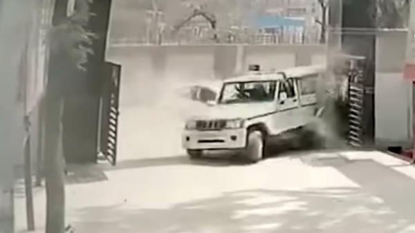 Car Accident: ರಣ ಭಯಂಕರ ವೇಗದಲ್ಲಿ ಮಹೀಂದ್ರಾ ಬೊಲೆರೊಗೆ ಡಿಕ್ಕಿ ಹೊಡೆದ ಹೋಂಡಾ ಸಿಟಿ.. ಮುಂದೇನಾಯ್ತು?