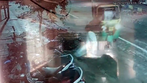 Auto Driver Hits On Techie 