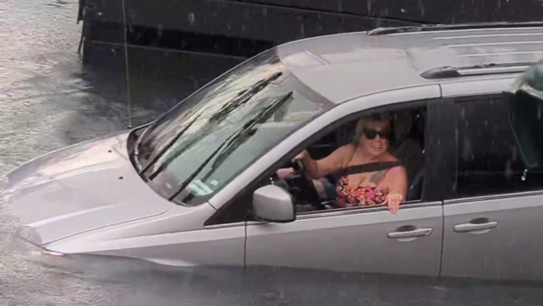 GPS ದಾರಿ: ಕಾರು ಸೀದಾ ಸಮುದ್ರಕ್ಕೆ.. ಮುಂದೇನಾಯ್ತು? ವಿಡಿಯೋ ವೈರಲ್