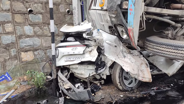 Truck falls on Hyundai Creta