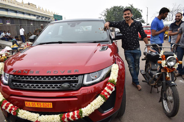 Daali Dhananjay’s First Motorcycle TVS XL Super