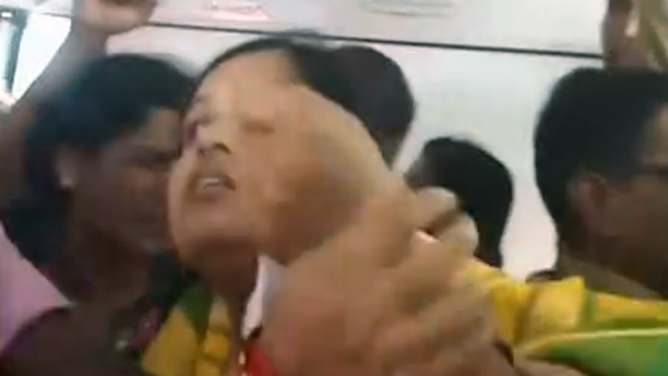 Women Fights For Free Bus Seat 