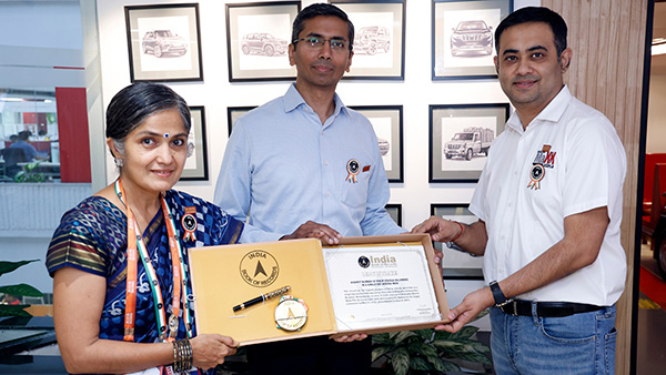 mahindra-record-delivery-climbed-asia-india-book-records