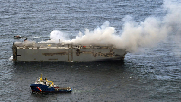 ship-caught-fire-carrying-3000-cars-dutch-sea