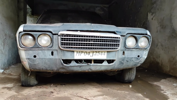 rusted-hindustan-contessa-owner-tried-to-start-video