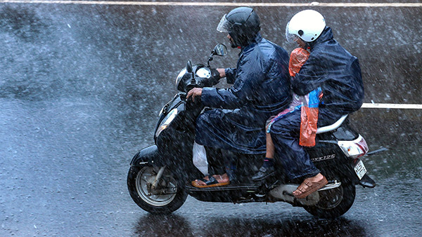 Top Five Tips To Buy Rain Coat In Monsoon
