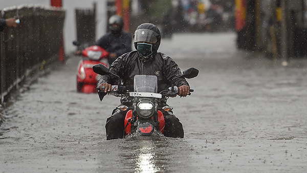 Top Five Tips To Buy Rain Coat In Monsoon