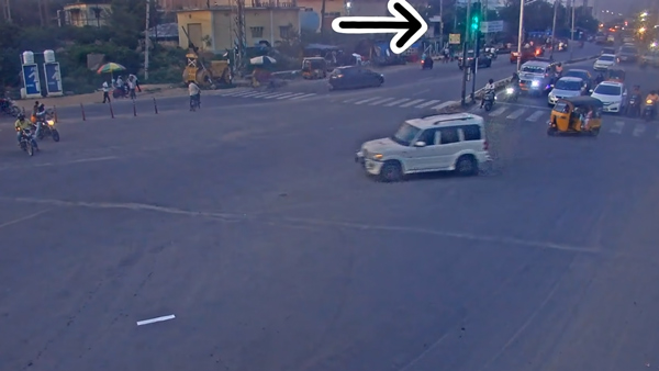 signal-jump-car-driver-hit-bike-rider-viral-video