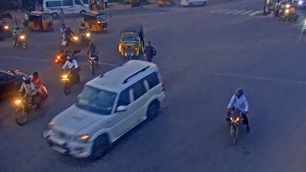 signal-jump-car-driver-hit-bike-rider-viral-video