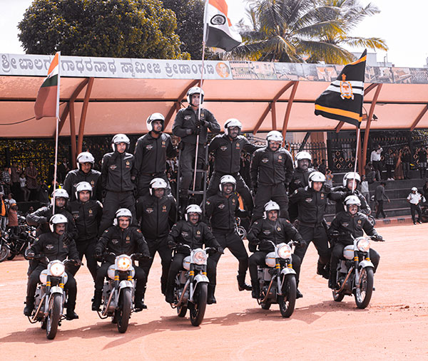 ಬೆಂಗಳೂರು: ಕಾರ್ಗಿಲ್ ಯುದ್ಧದ ಸವಿನೆನಪಿಗಾಗಿ ಬೈಕ್ ರ್‍ಯಾಲಿ, ಮೈನವಿರೇಳಿಸಿದ ಬಿಎಸ್‌ಎಫ್ ಯೋಧರ ಸಾಹಸ