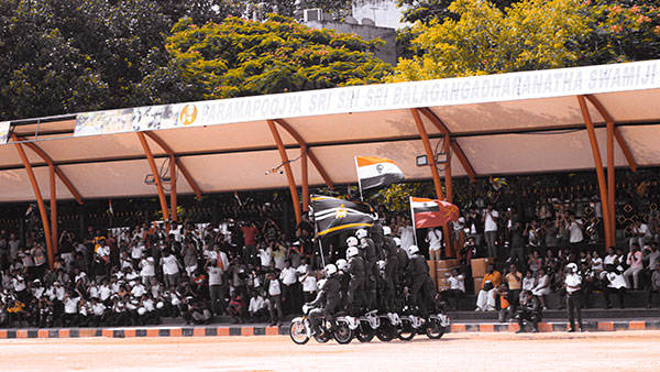 ಬೆಂಗಳೂರು: ಕಾರ್ಗಿಲ್ ಯುದ್ಧದ ಸವಿನೆನಪಿಗಾಗಿ ಬೈಕ್ ರ್‍ಯಾಲಿ, ಮೈನವಿರೇಳಿಸಿದ ಬಿಎಸ್‌ಎಫ್ ಯೋಧರ ಸಾಹಸ