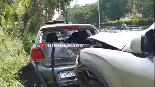 volkswagen-polo-crash-sandwich-between-two-scorpio-n-cars