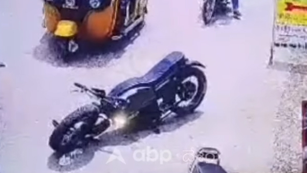 electric-bike-broke-two-pieces-on-the-way-viral-video