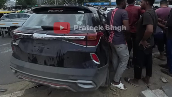 kia-seltos-crash-on-delivery-day-viral-video