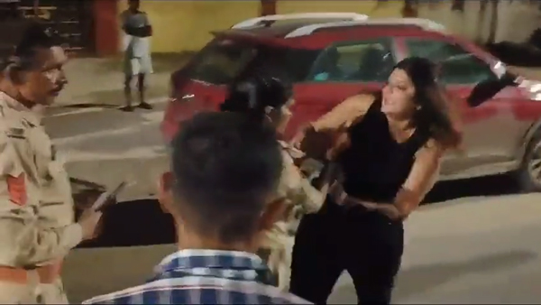woman-drunk-and-drive-slapped-to-police-viral-video