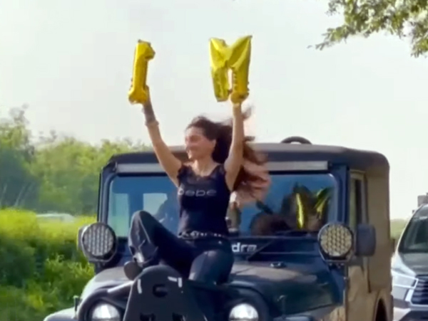 woman-stunt-mahindra-thar-police-impounded-car