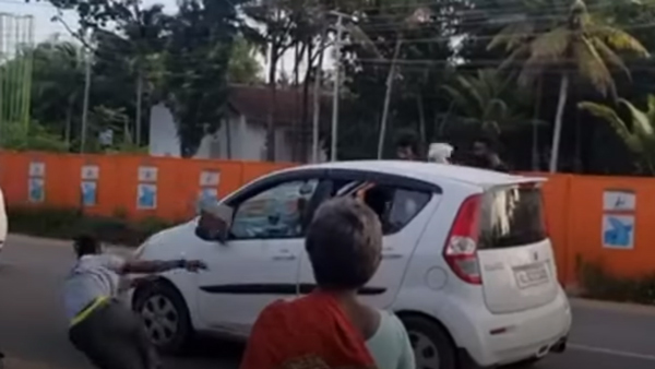 viral-video-group-people-destroyed-car-racing