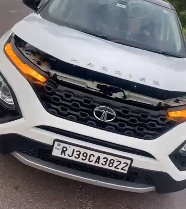 tata-harrier-owner-dismay-car-bonnet-open-while-driving