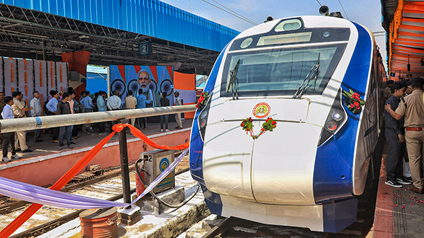Vande Bharat Express: ಶೀಘ್ರ ಇಲ್ಲಿಂದ ಮಂಗಳೂರಿಗೆ ವಂದೇ ಭಾರತ್ ಎಕ್ಸ್‌ಪ್ರೆಸ್, ಗುಡ್ ನ್ಯೂಸ್?