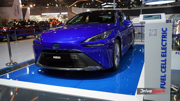 minister-nitin-gadkari-gives-hydrogen-toyota-mirai-deputy-cm-tejaswi