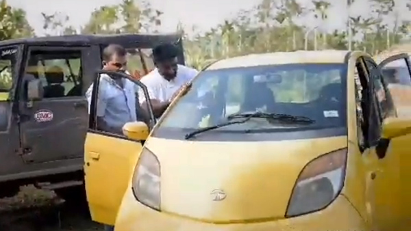 ಟಾಟಾ ನ್ಯಾನೋದಲ್ಲಿ ನಟ ದರ್ಶನ್: ಕೋಟಿ ಬೆಲೆಯ ಕಾರುಗಳಿದ್ದರೂ..! ವಿಡಿಯೋ ನೋಡಿ