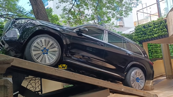 actress-rakul-preet-took-delivery-mercedes-maybach-gls