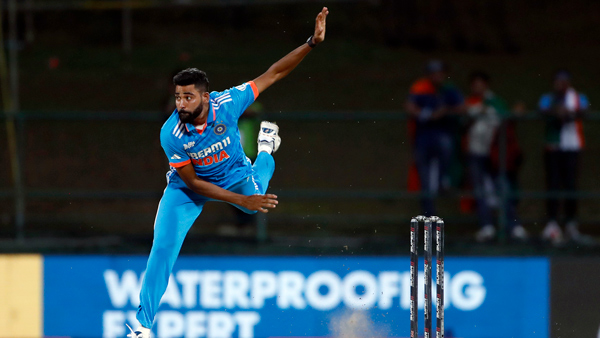 anand-mahindra-cricketer-siraj-car-gift-clarification