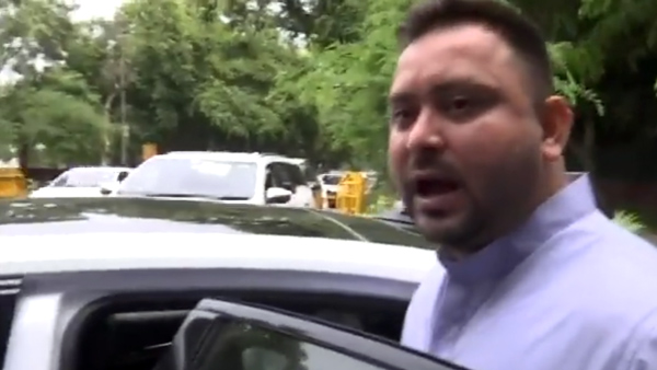 minister-nitin-gadkari-gives-hydrogen-toyota-mirai-deputy-cm-tejaswi