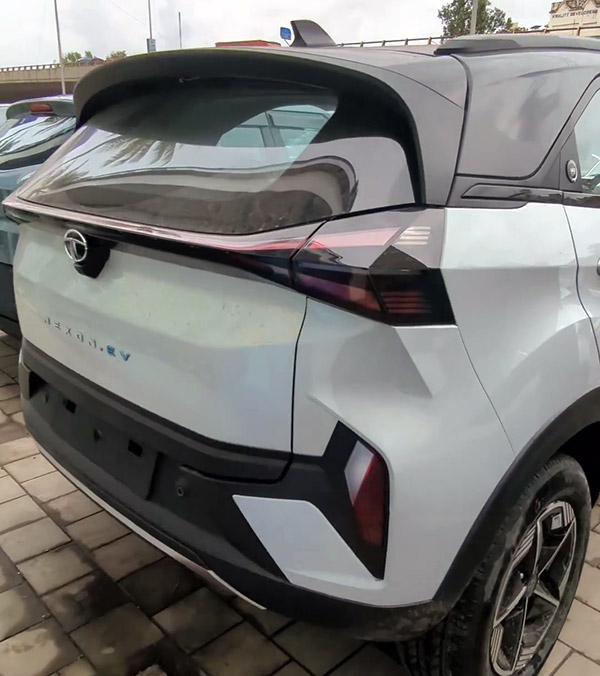 i-cng-logo-displayed-in-tata-nexon-ev
